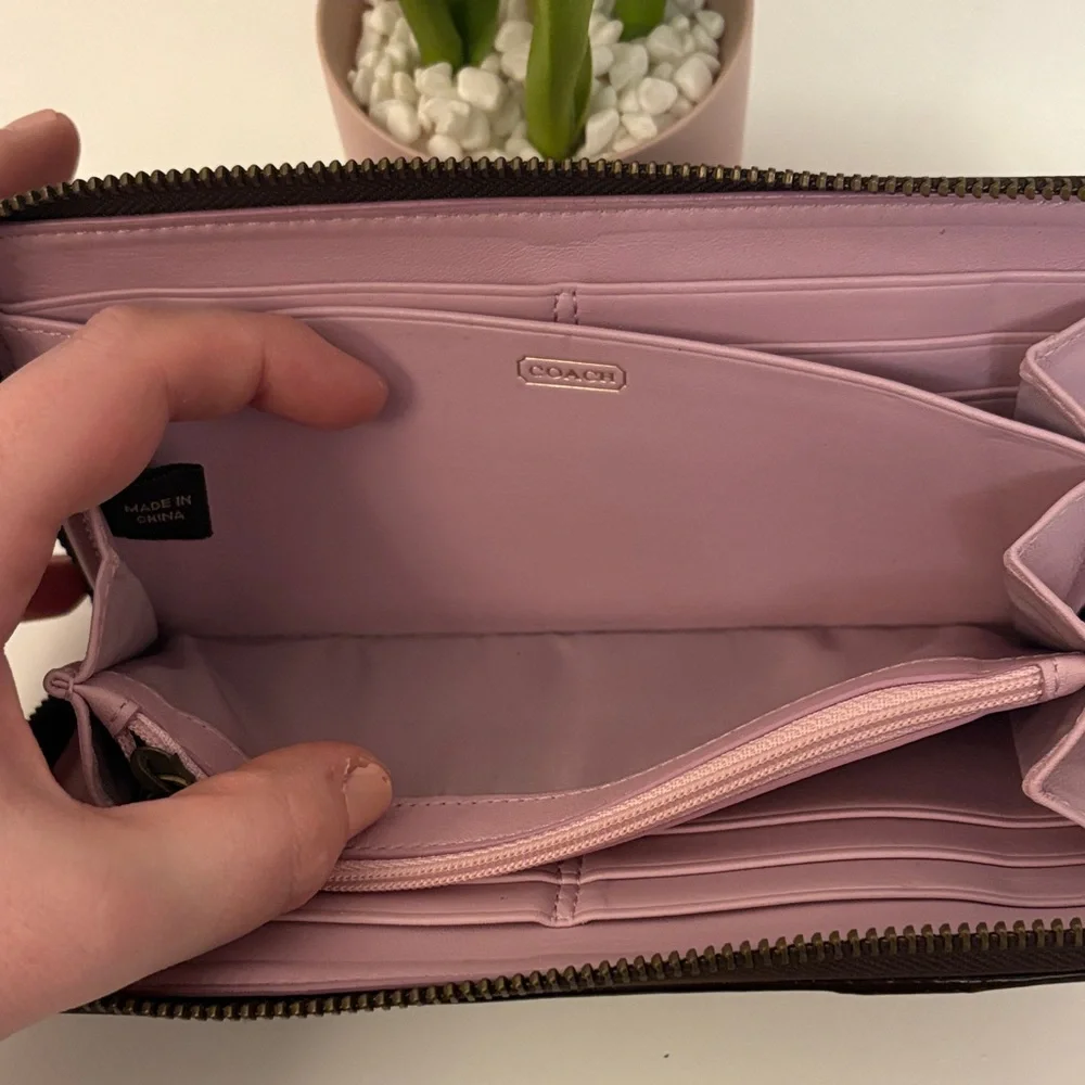 Coach Zoe Legacy Wallet Lavender Interior💜 - Picture 7 of 13